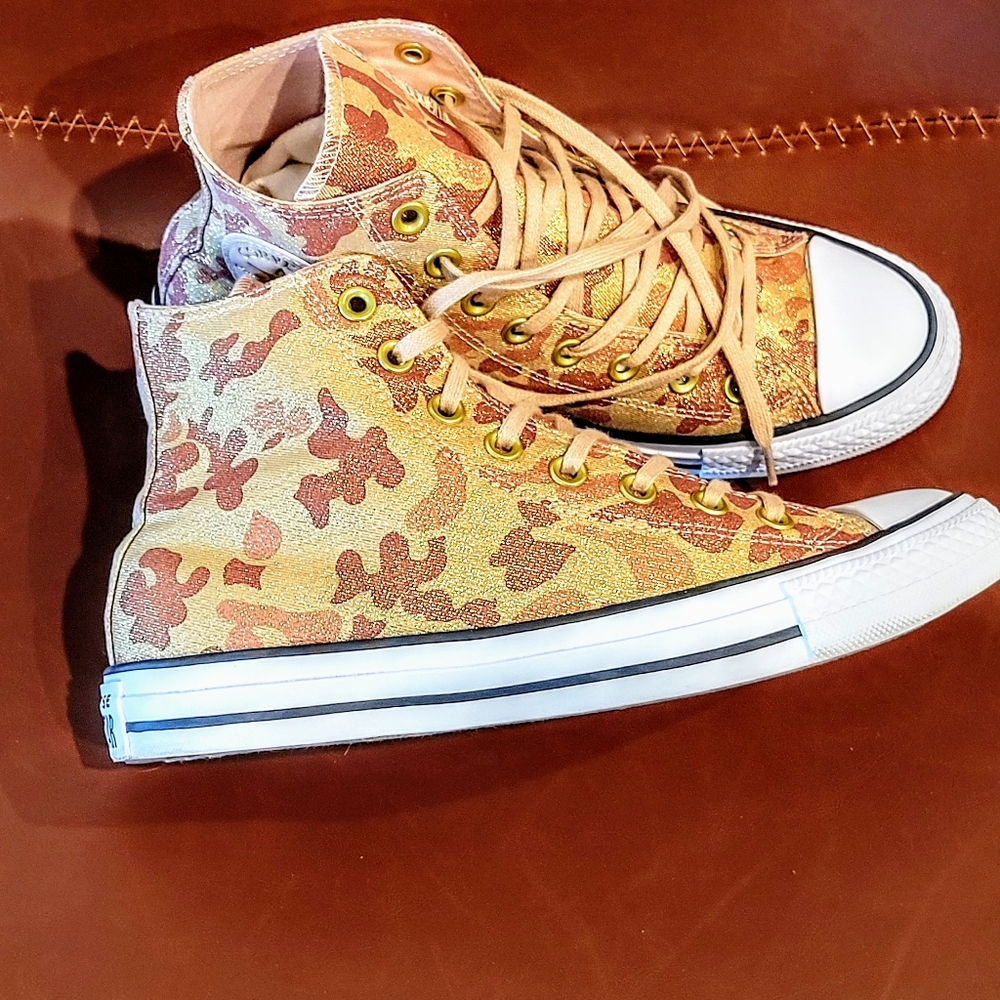 EUC!! Converse Chuck Taylor All Star Pink Camo